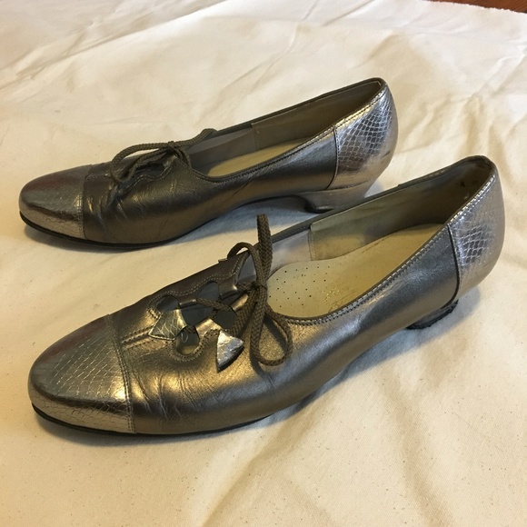 Mod metallic low heeled flats with laces - Picture 2 of 5